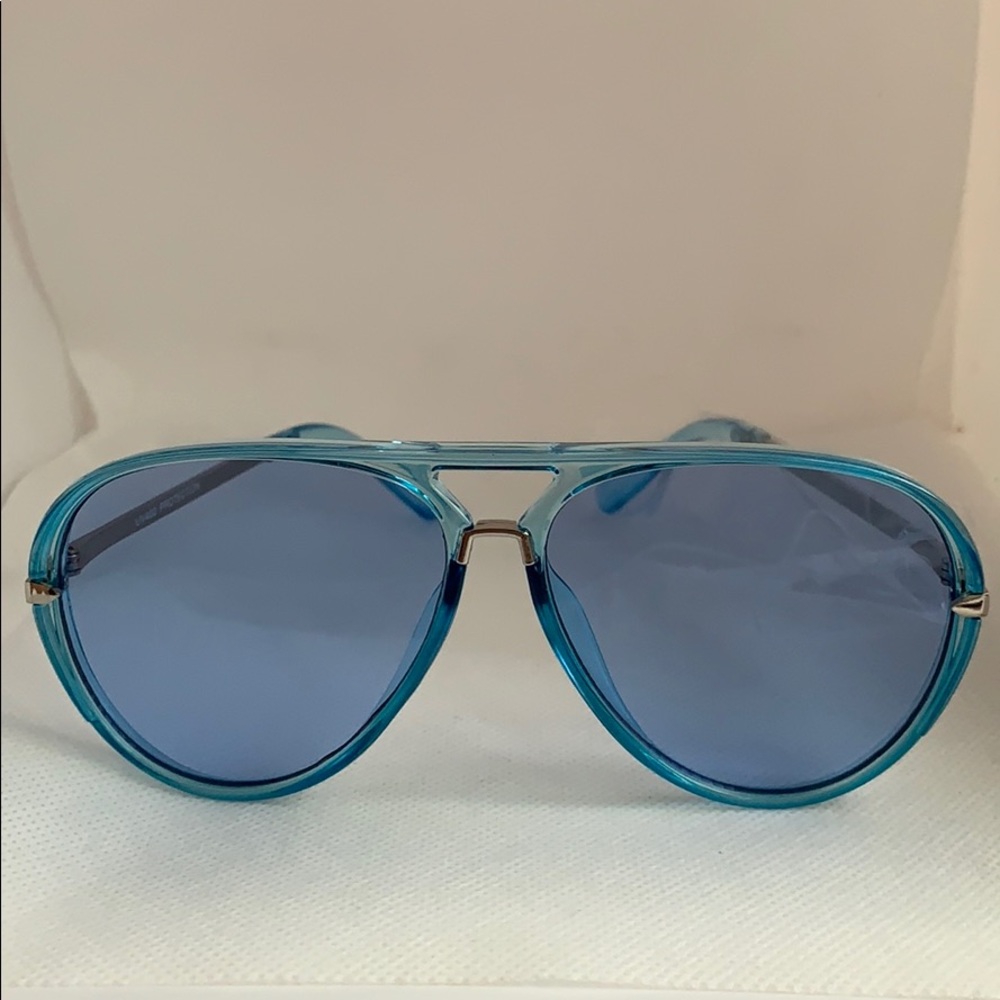 Women’s aviator sunglasses